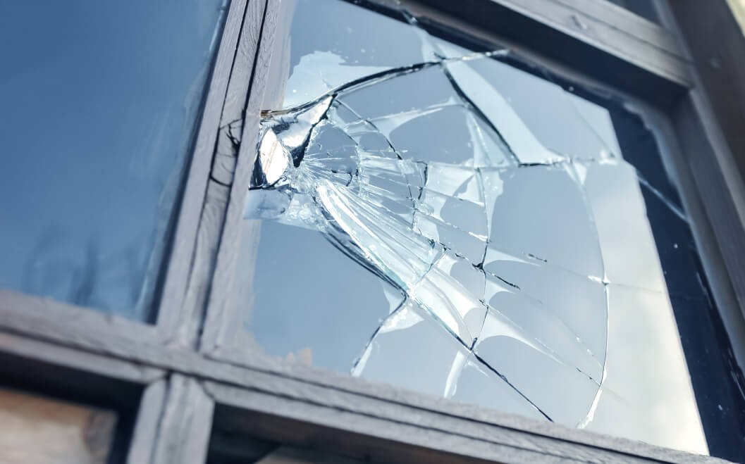 How to replace a broken glass pane